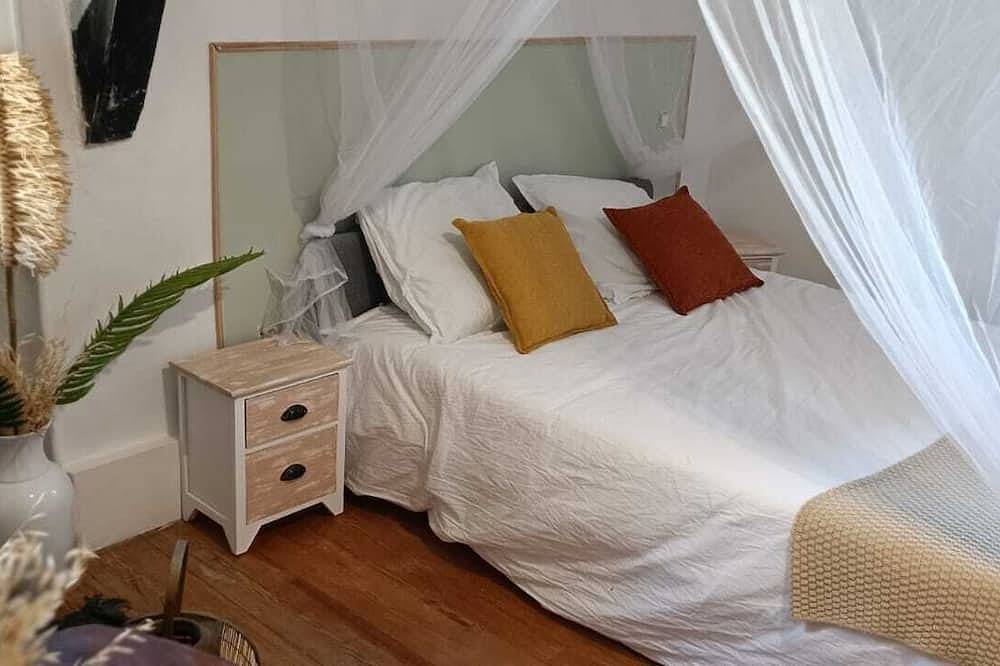 Villa Mahana with swimming pool, jacuzzi, wooded grounds 30 minutes from the beach! in Bédarieux, Béziers region