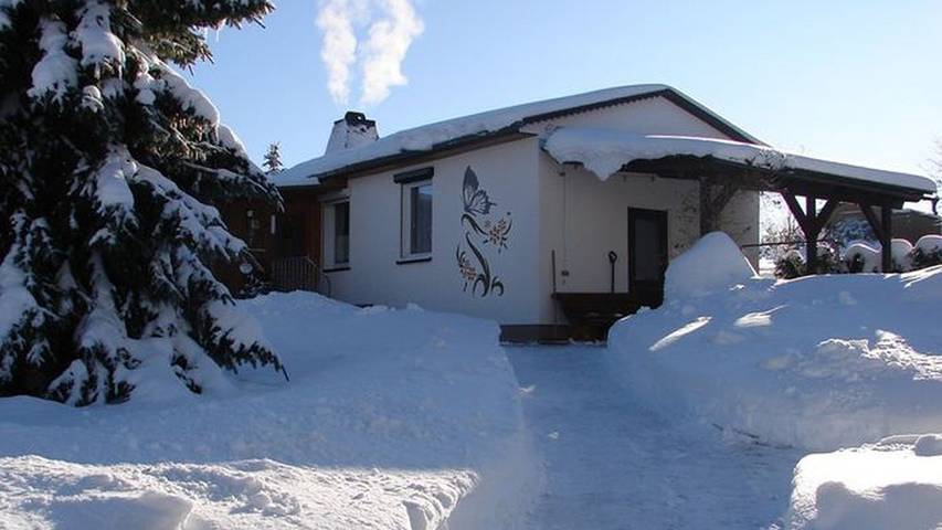 Vakantiehuis voor 3 personen, with tuin and uitzicht op het meer as well as terras and uitzicht in Ostharz