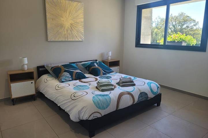 Gîte pour 2 personnes, avec jardin ainsi que terrasse et jacuzzi dans Couzon - 2