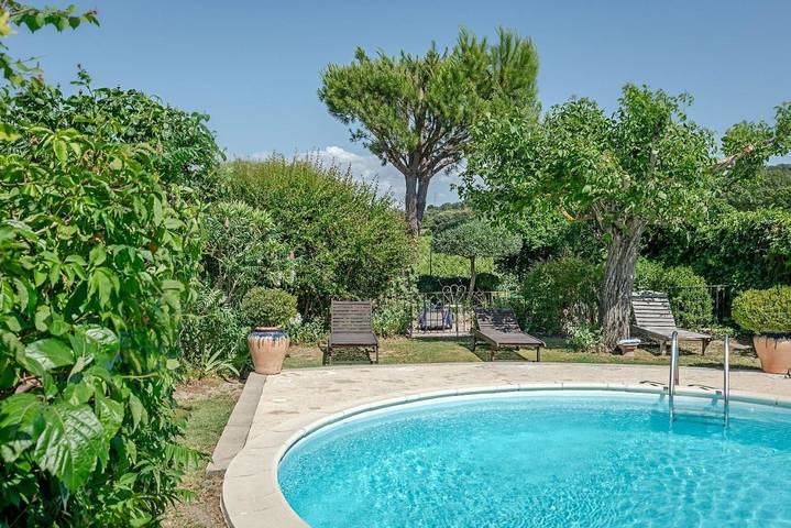 Chambre d’hôte pour 2 personnes, avec jardin ainsi que vue et piscine, animaux acceptés à Orange - 2