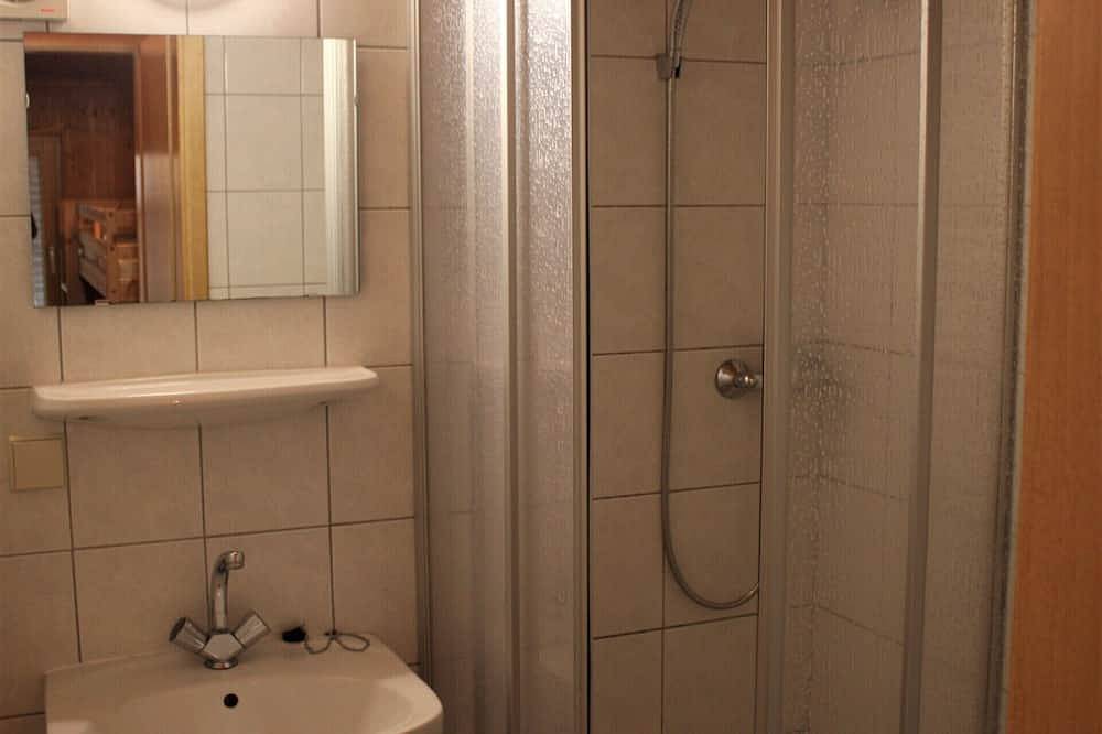 Familien-Bungalow mit Bad im Heide-Camp Colbitz in Colbitz, Elbe-Börde-Heide