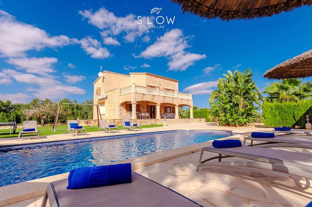Villa Es Contes, country house with private pool and partial sea view in Calonge in Cala d'Or, Santanyí