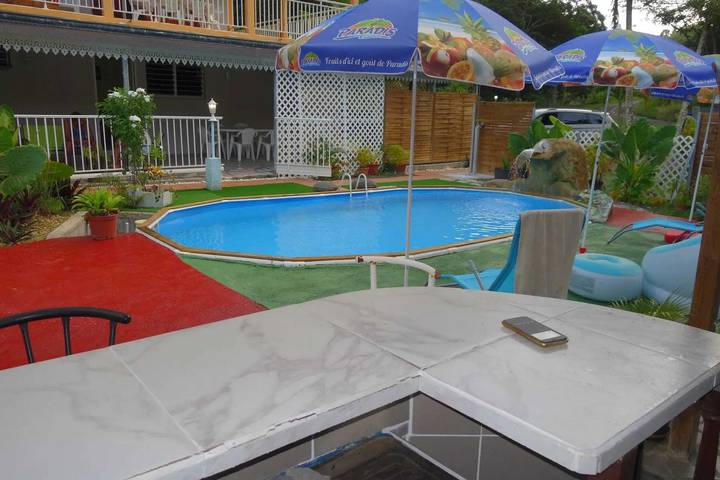 Gîte pour 5 personnes, avec piscine et terrasse à Morne-à-l'Eau