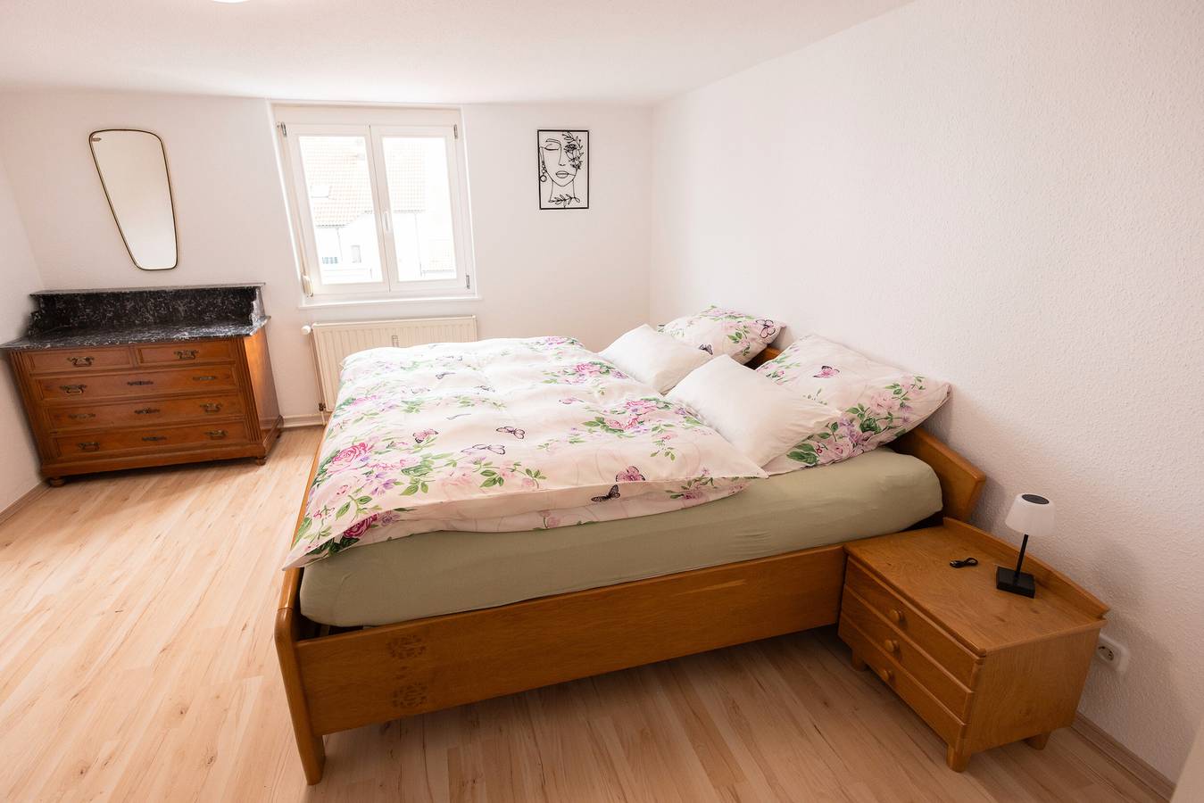 Ganze Wohnung, Apartment 'Alexandra' mit gemeinsamer Terrasse, Gemeinschaftsgarten und Wlan in Aldingen, Landkreis Tuttlingen