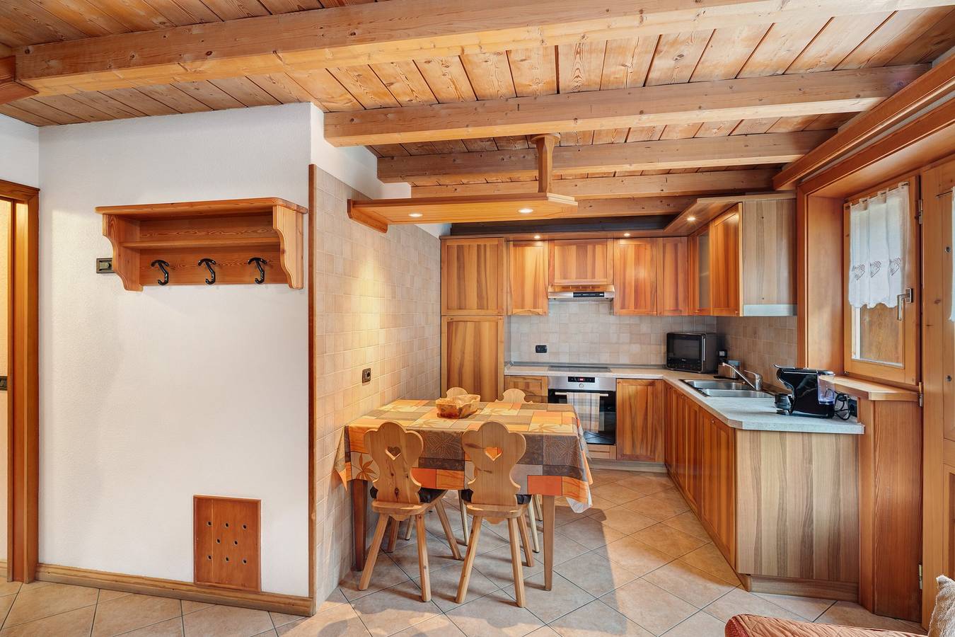 Casa vacanze Baita sulle Alpi, vista montagne, giardino, terrazza, barbecue e Wi-Fi in Livigno (Borgo), Livigno