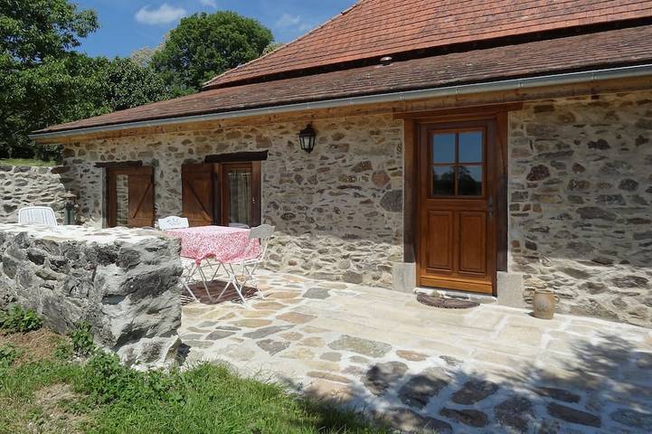Location de vacances pour 2 personnes, avec Terrasse et Jardin à Saint-Hilaire-Bonneval