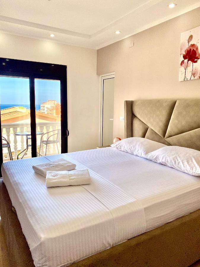 Ferienwohnung für 2 Personen, mit Balkon und Terrasse sowie Garten und Kinderpool