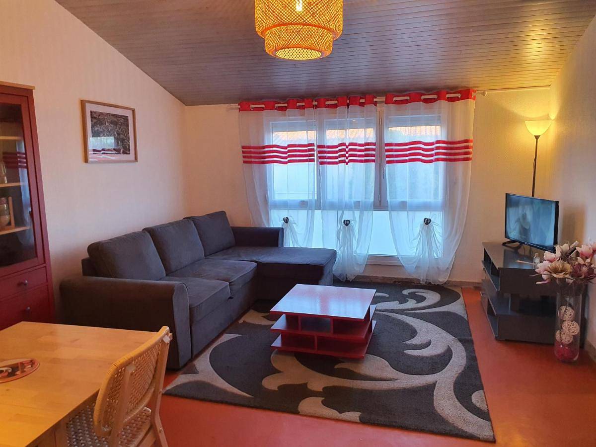Appartement entier, Appartement cosy et climatisé pour 1 à 4 personnes 150m place Gambetta in Casteljaloux, Région de Nérac