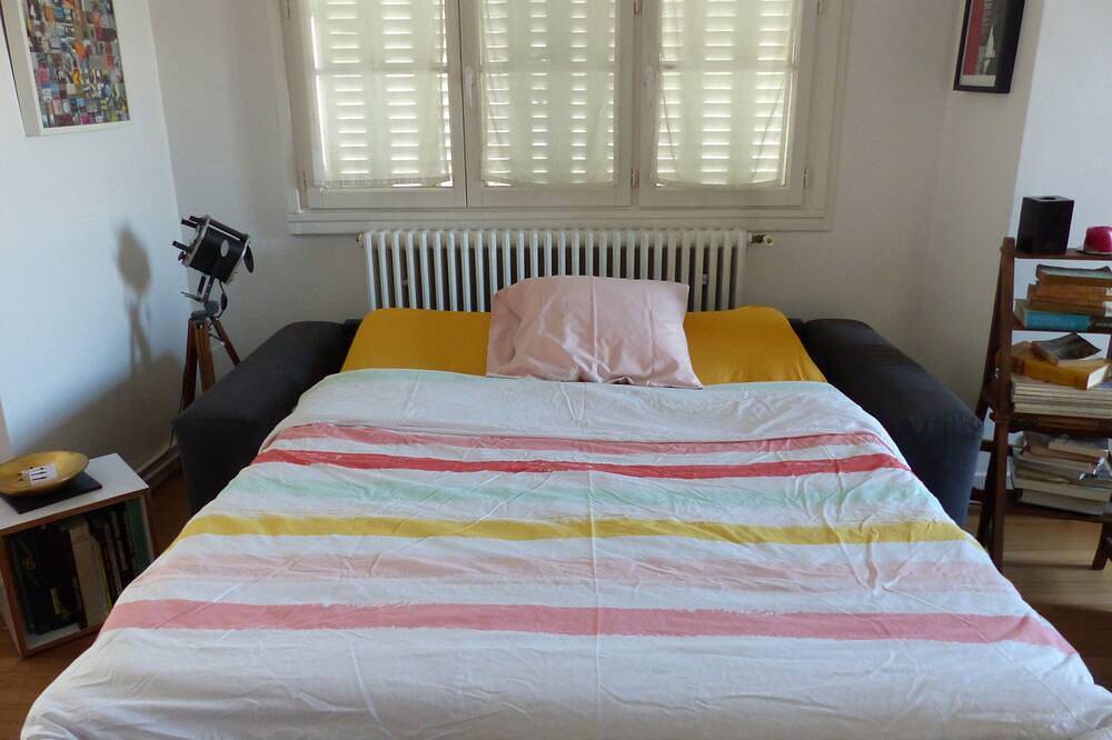 Entire apartment, Duplex with balcony Porte de Versailles Paris Expo 2 rooms/2Br/2Wc in Issy-les-Moulineaux, Hauts-de-Seine