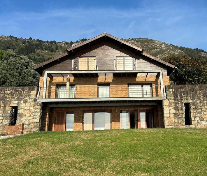 Casa de familia para 2 personas, con vistas además de terraza y jardín en Oia (Pontevedra)
