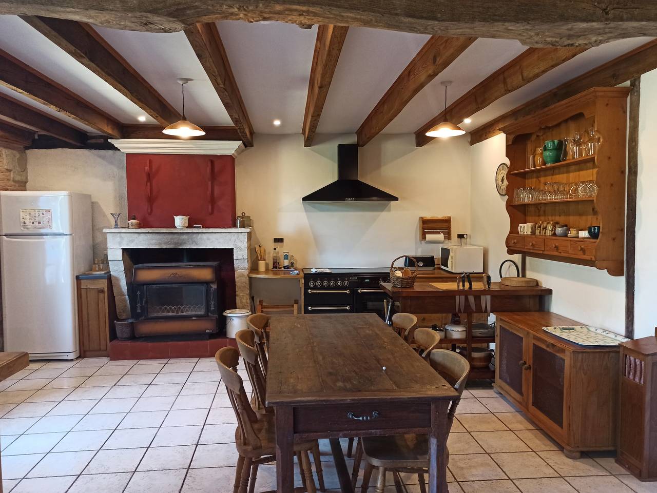 Cottage 'Porcherat - Perigord Vert, Dordogne' with Lake View, Private Garden and Wi-Fi in La Roche-Chalais, Périgord Vert