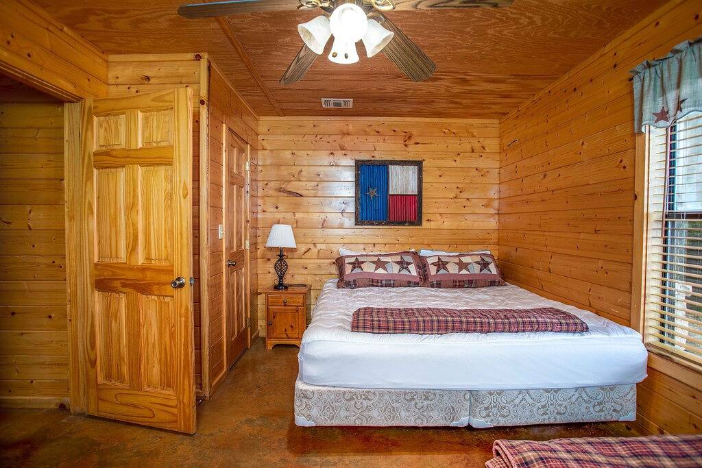 Sterling's Lodge @Frioriverresorts in Uvalde County