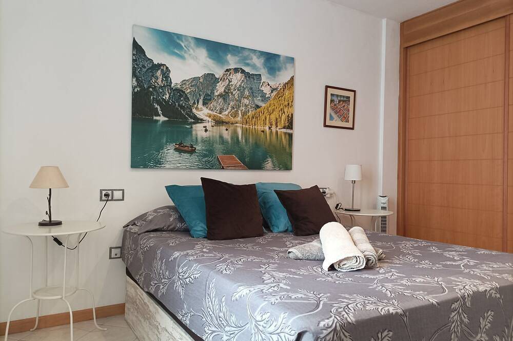 Ganze Wohnung, Schöne Wohnung in einem fantastischen Gebäude am Meer, mit 4 Pools,eine Bar,Wifi in Playa Paraíso, Adeje