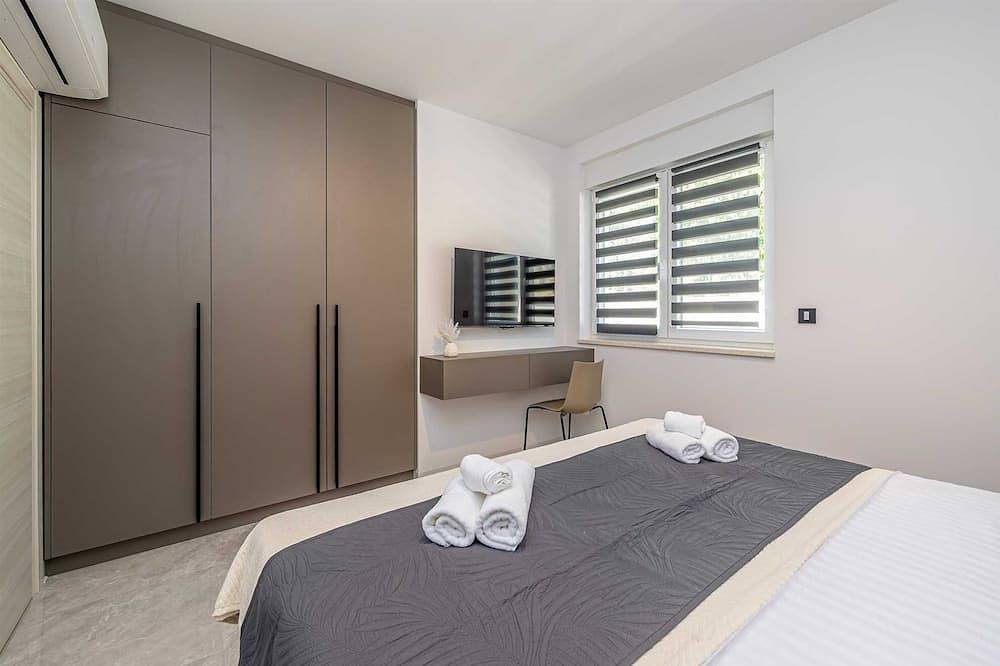 Villa Mate mit Pool und wunderschönem Meerblick in Lakmartin, Krk