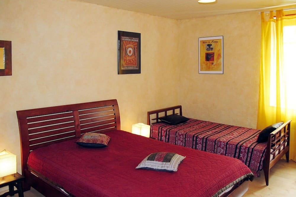 Beautiful private villa with Wifi, Tv, terrace, pets allowed, panoramic view and parking in Saint-Montan, Privas