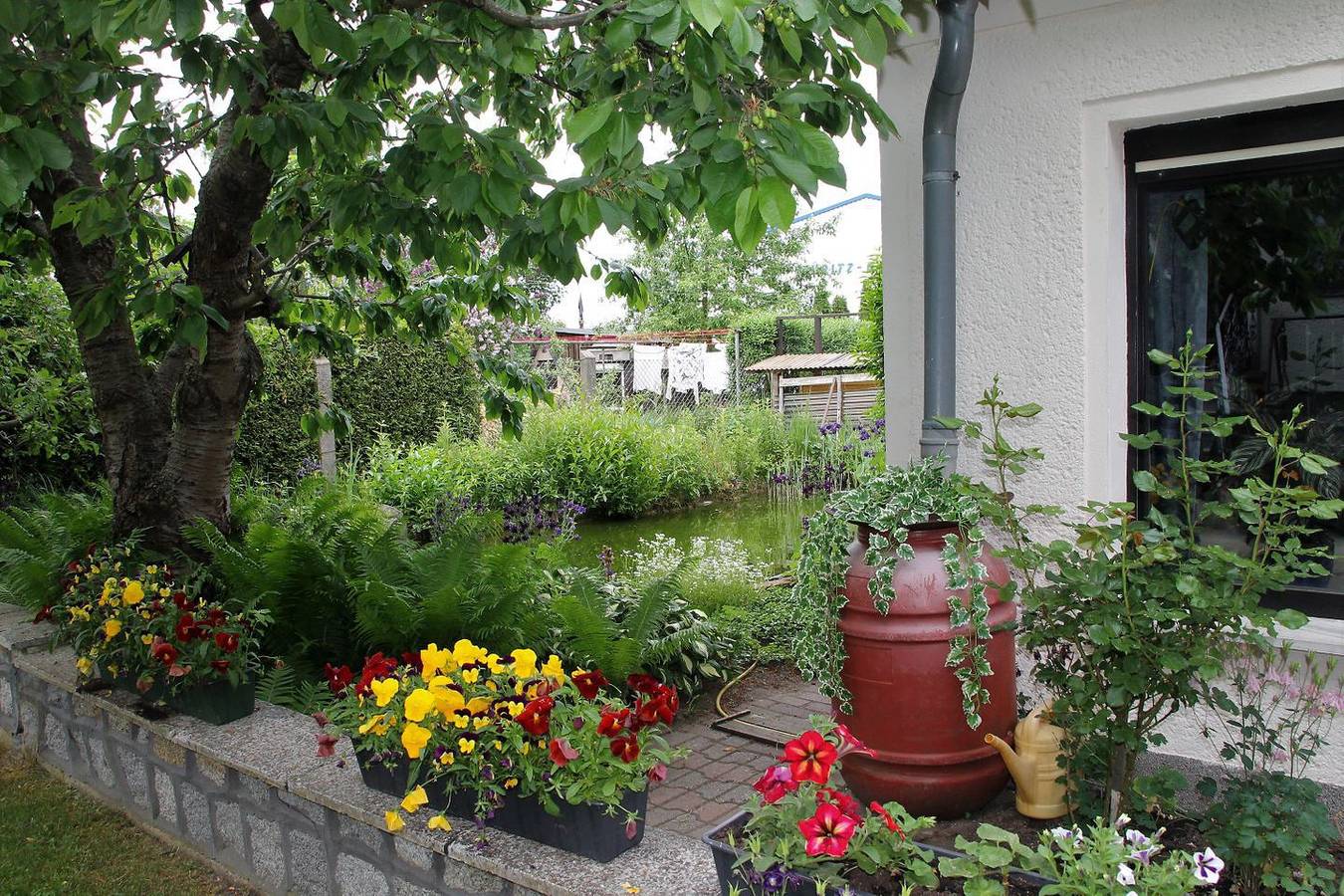 Gemütliches Ferienhaus in Waren Müritz mit Terrasse, Gartenmöbeln und Grill in Waren, Lac Müritz