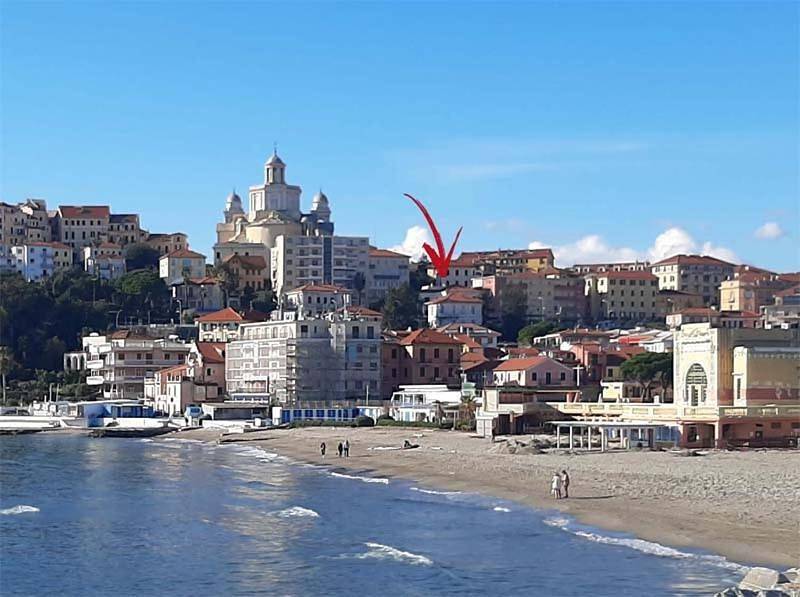 Casa Gazzano in Spiaggia d'Oro (Imperia), Imperia