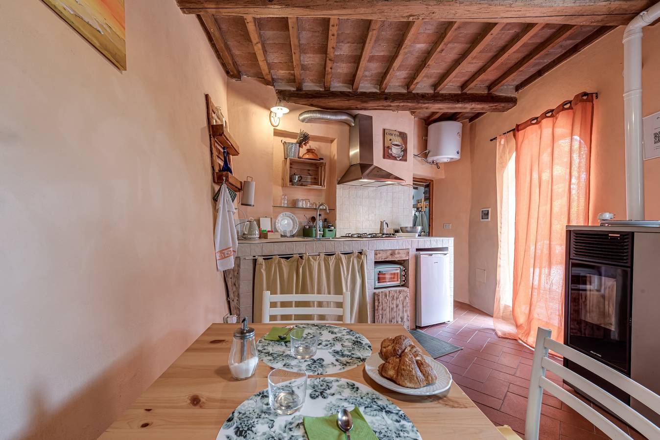 Entire apartment, Apartment 'Depandance Con Giardino' with Shared Garden, Wi-Fi and Air Conditioning in Empoli, Florence Province