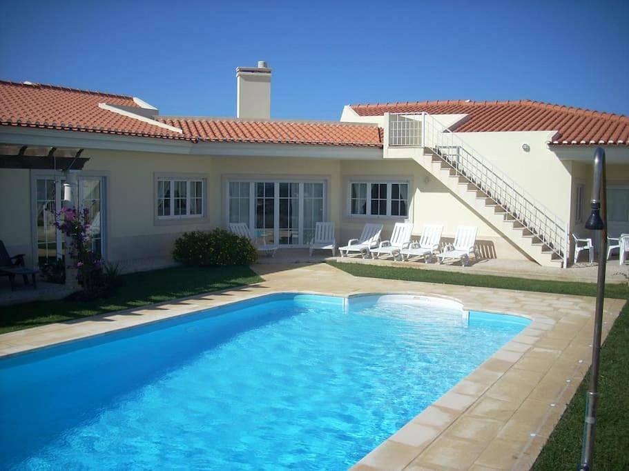 Luxury 6 Bedroom Oceanfront Vila - Sleeps 22 Guests in Foz do Arelho, Leiria distrito
