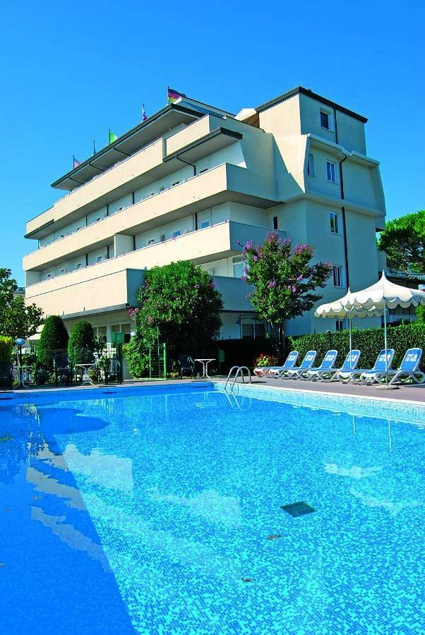 Appartamento per 2 persone, con panorama e piscina nonché giardino e piscina per bambini in Lignano Riviera