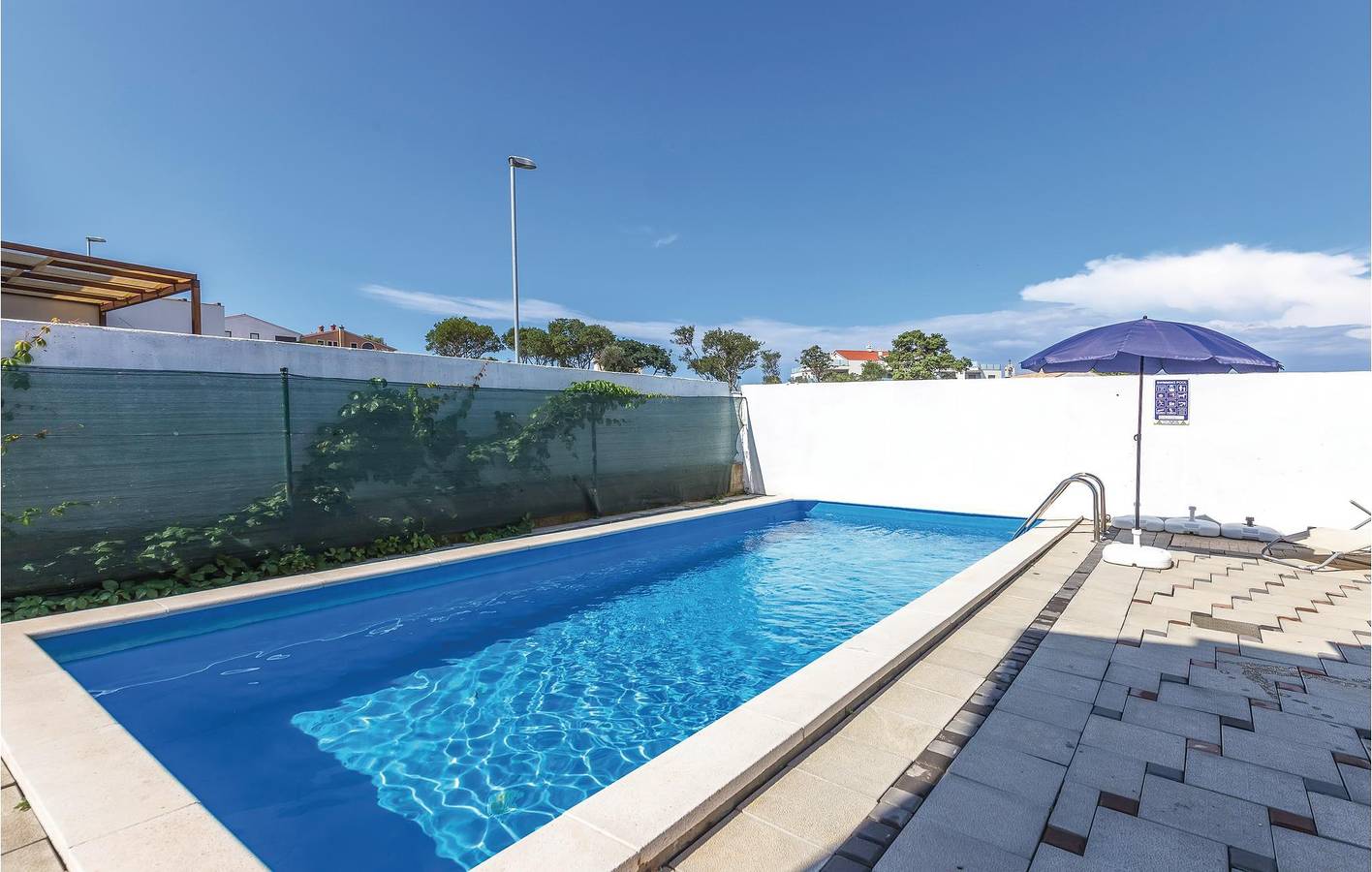 Charmant, op 1,5 km van het naaktstrand: terras aan het zwembad en moderne voorzieningen in Pomer, Zuidkust Istrië