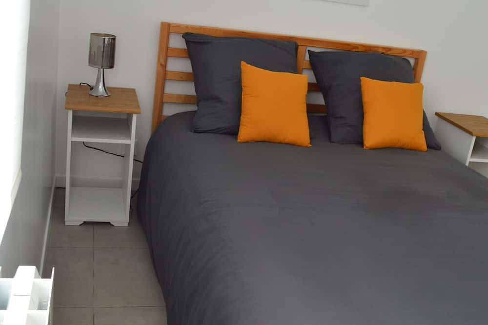 Apartamento entero, Near the airport charles de gaule, parc des expo Paris Nord, and Disney Land in Tremblay-en-France, Sena-Saint Denis