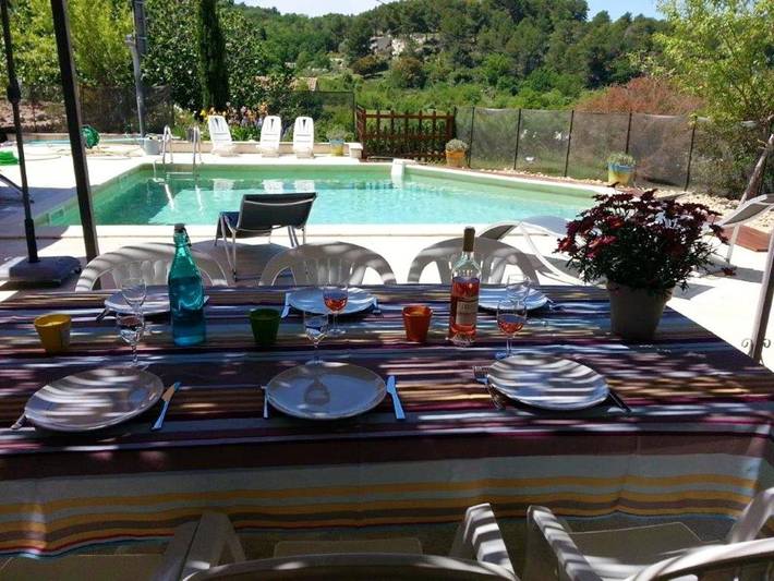 Location de vacances pour 8 personnes, avec piscine ainsi que terrasse et jardin à Le Beaucet - 4