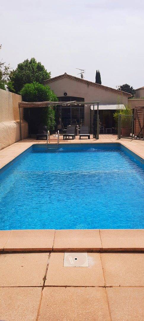 Gîte pour 5 personnes, avec piscine et terrasse