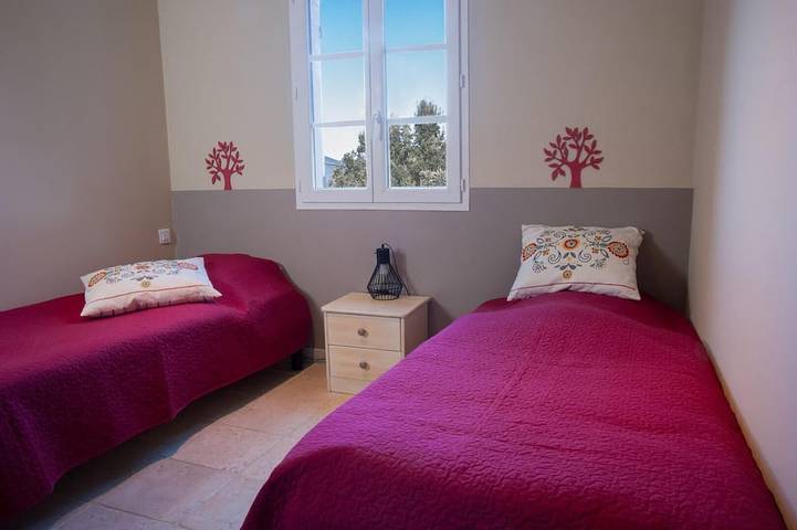 Location de vacances pour 4 personnes, avec jardin et piscine à Les Mayons - 4