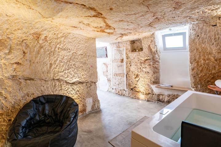 Trullo per 4 persone, con idromassaggio ad Ostuni
