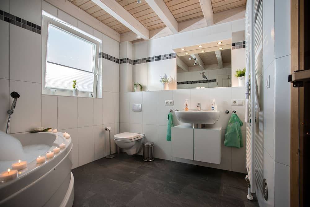 Luxus-Ferienhaus mit Sauna, Whirlpoolbadewanne, Kaminofen, möbl. Terrasse in Nordhorn, Landkreis Grafschaft Bentheim