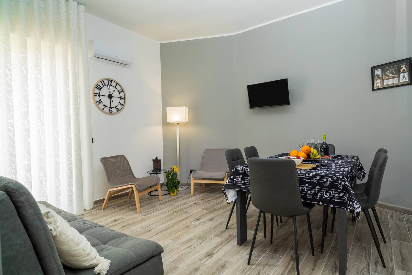 Apartamento entero, Apartamento vacacional 'The Home Of Music Stars' con vistas al mar, terraza y Wi-Fi in Catania, Provincia de Catania