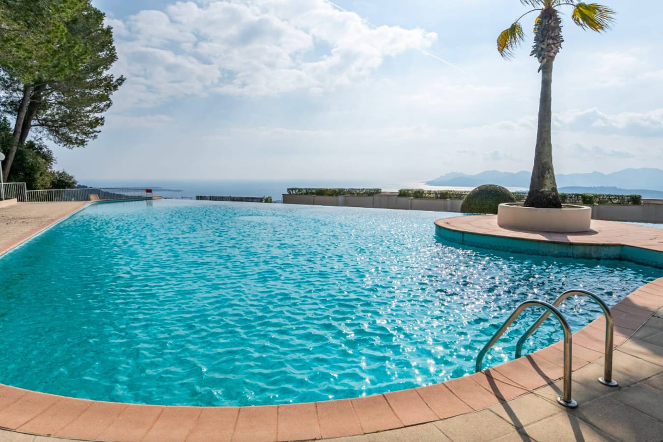Studio entier, Studio avec vue sur mer et piscine in Mougins, Région de Cannes