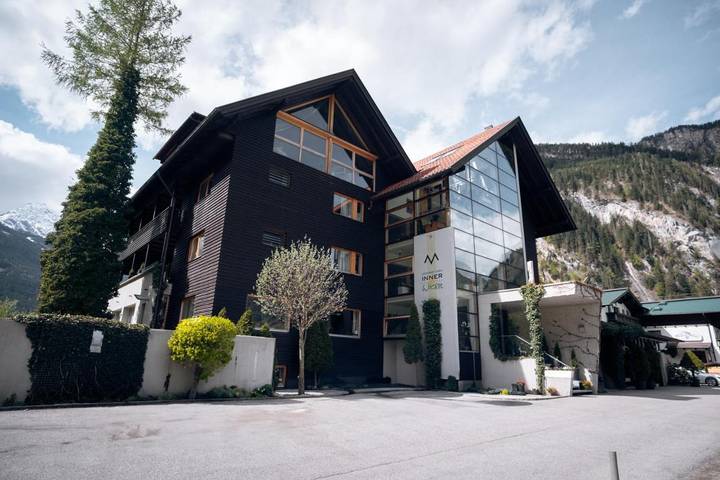 Appart’hôtel pour 3 personnes, avec jardin ainsi que vue et sauna, animaux acceptés