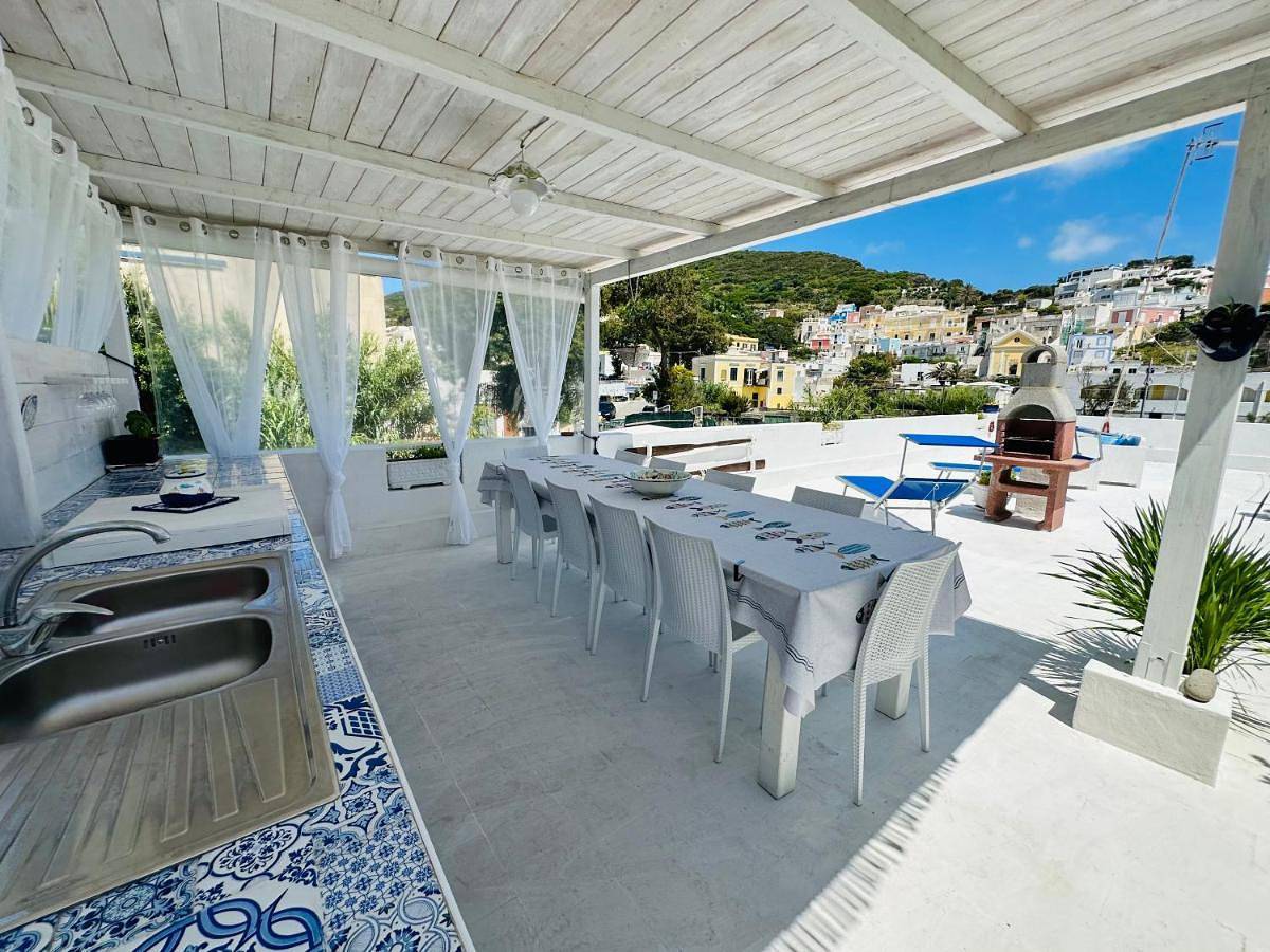 Apartment with Terrace in La marinella dei morti, Ponza