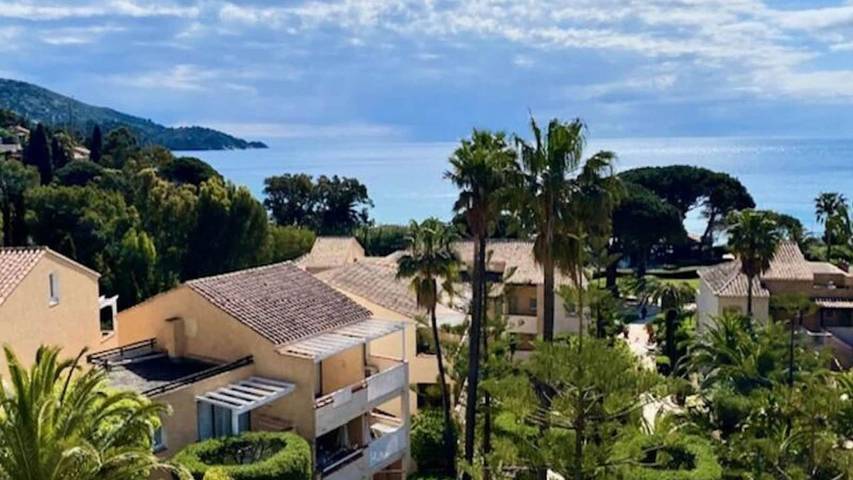 Gîte pour 5 personnes, avec balcon dans Pramousquier