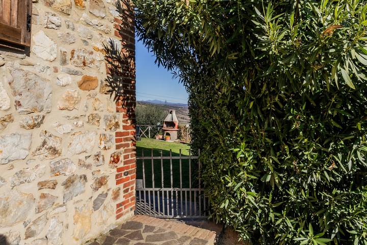 Hel lägenhet, Apartment 'Granaio' with Shared Garden, Wi-Fi and Air Conditioning in Magliano in Toscana, Grosseto provins