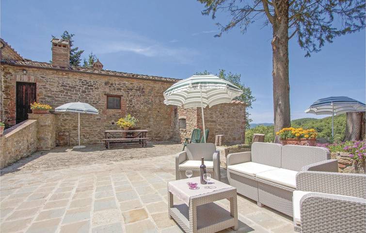 Appartamento a bordo piscina con parcheggio e internet in Gaiole in Chianti, Chianti