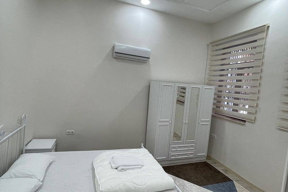 Entire apartment, Spacious Large 3-bedroom apartment in Antalya with Wifi, Ac, Joint Garden in Antalya, Antalya Province