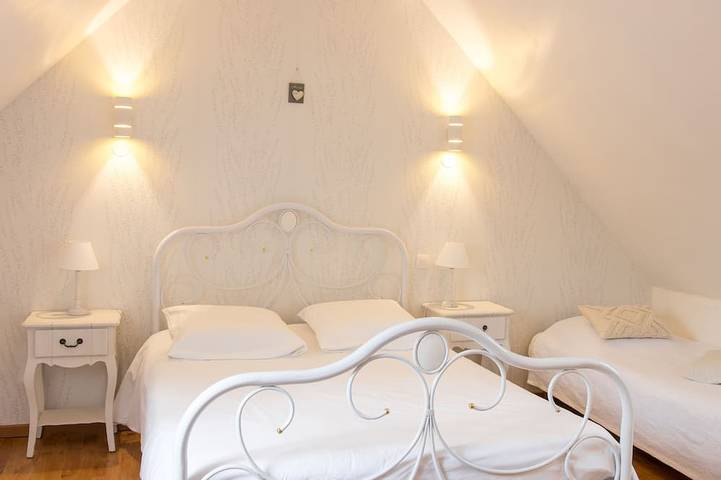 Location de vacances pour 9 personnes, avec jardin et terrasse à Saint-Quentin-en-Tourmont - 3