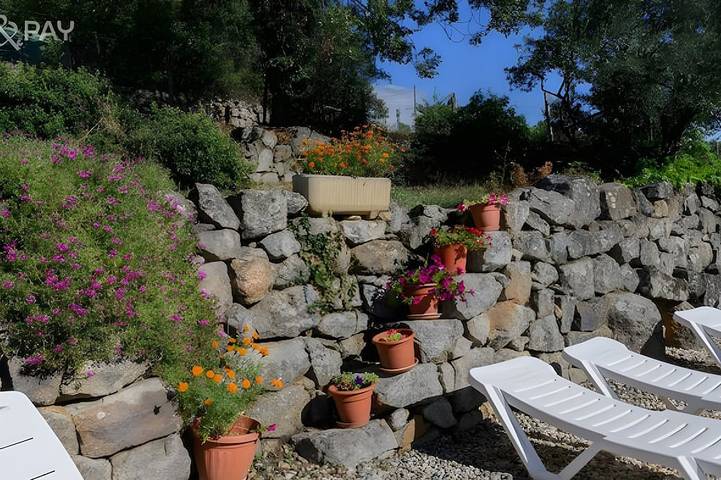 Location de vacances pour 6 personnes, avec terrasse et jardin dans Largentière - 3