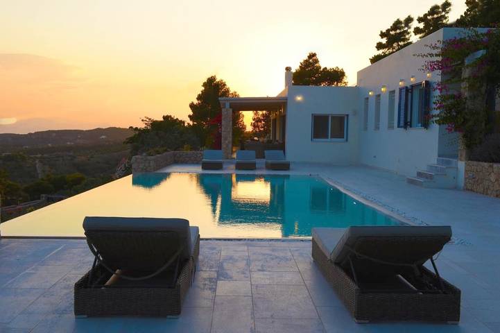 Location de vacances pour 12 personnes, avec piscine ainsi que jardin et vue à Porto Heli - 4