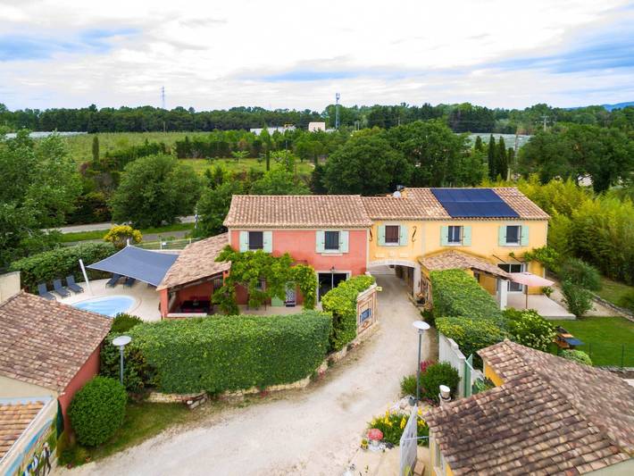 Location de vacances pour 6 personnes, avec piscine ainsi que terrasse et jardin à Taillades - 4