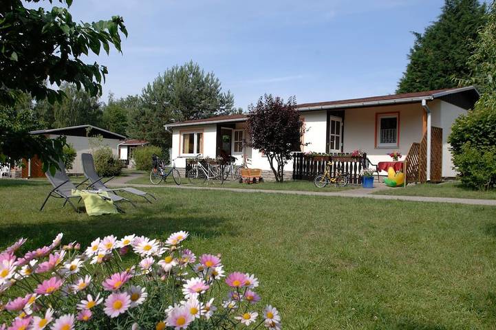 Ferienpark für 4 Personen, mit Pool und Garten sowie Terrasse, mit Haustier in Plau am See
