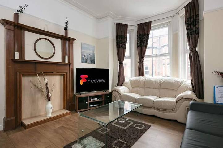 Holiday rental for 29 people, with garden in Manchester