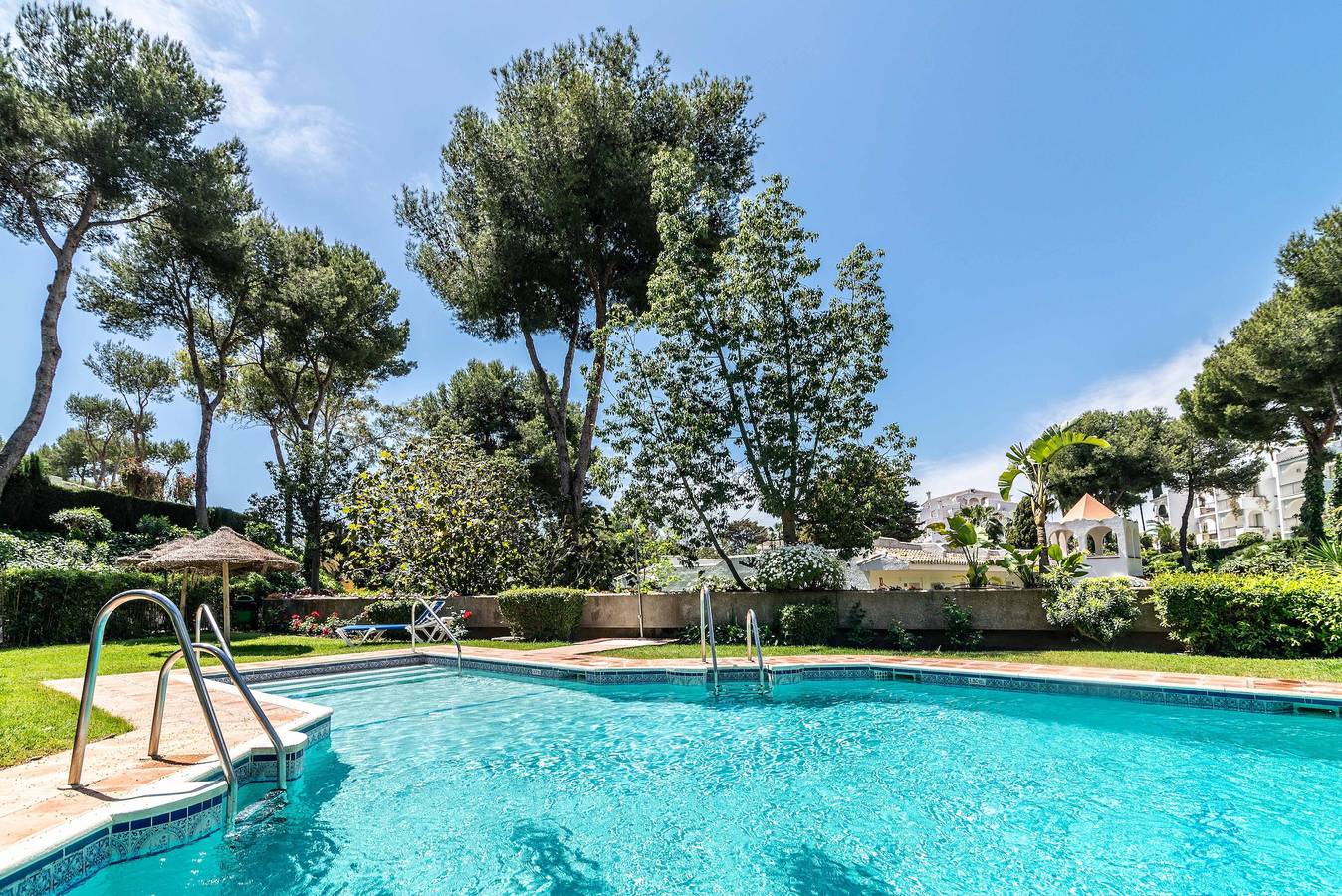 Ganze Wohnung, Schöne Ferienwohnung in Miraflores mit Meerblick, Gemeinschaftspool und Wlan in La Cala de Mijas, Mijas