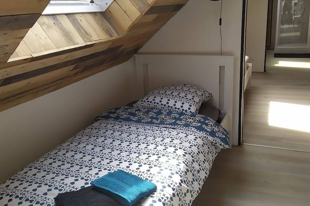 Maison Vue Mer ,Pieds Dans L'Eau in Trévou-Tréguignec, Rosa Granitküste