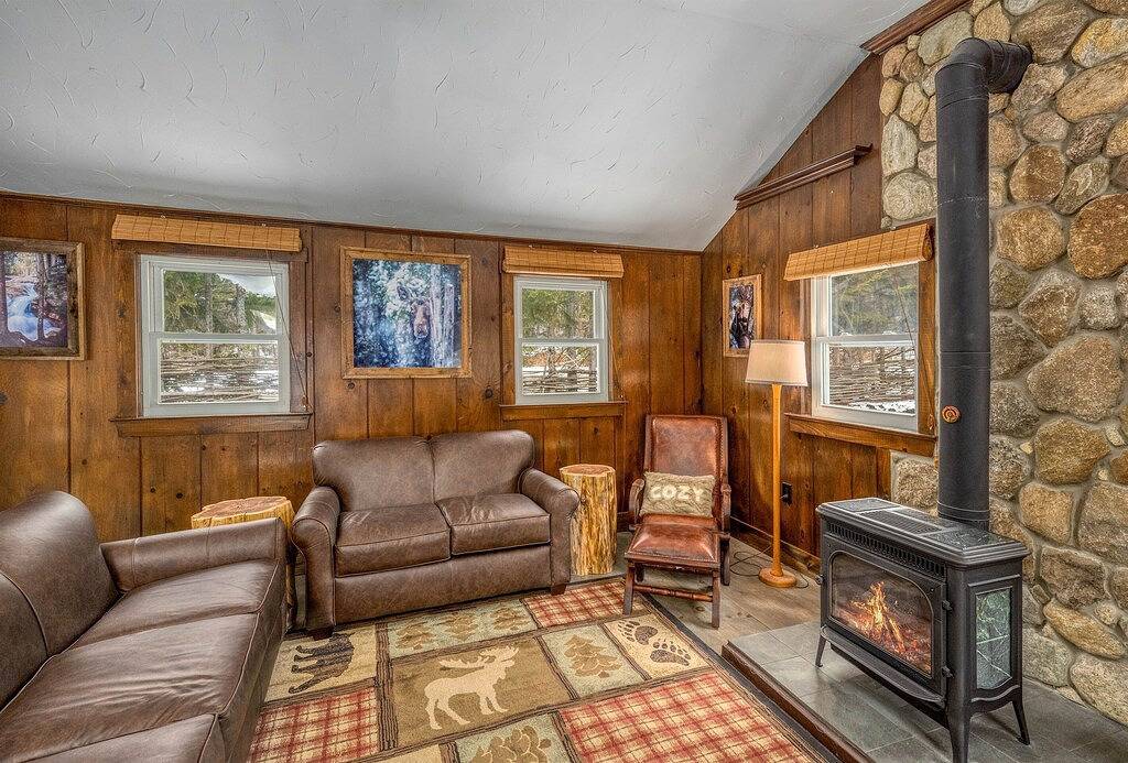 Renovated Cabin On River|Bretton Woods| Mt. Washington|Fishing+Hiking| Fire pit| in Bretton Woods, Carroll