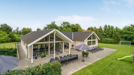 Ferienhaus für 18 Personen, mit Sauna in Tisvilde