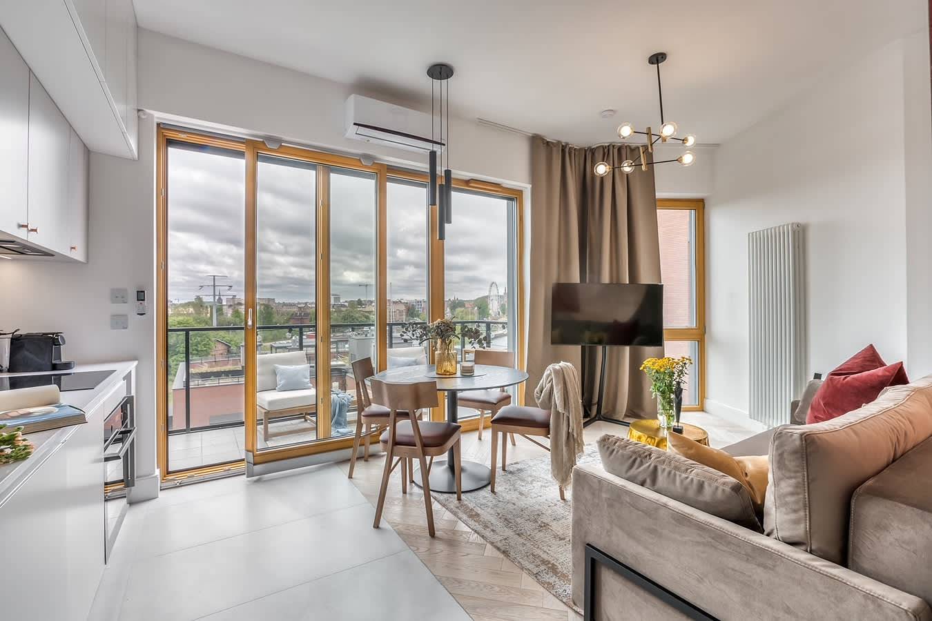 Hel lägenhet, Stylish Apartment with Balcony | Parking | View of the Motåawa River in Gdańsk, Zatoka Gdańska